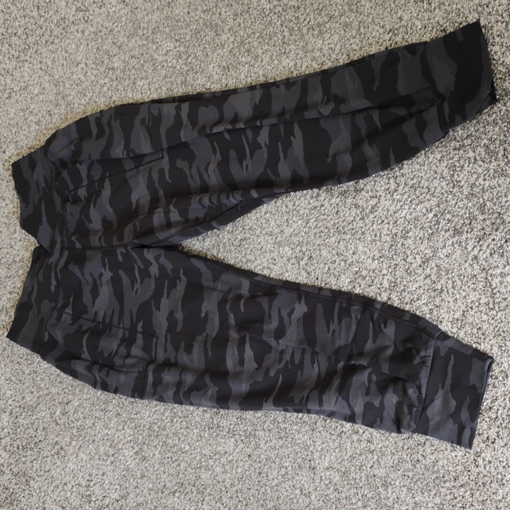 Athleta Salutation Camo Jogger - Picture 2 of 6